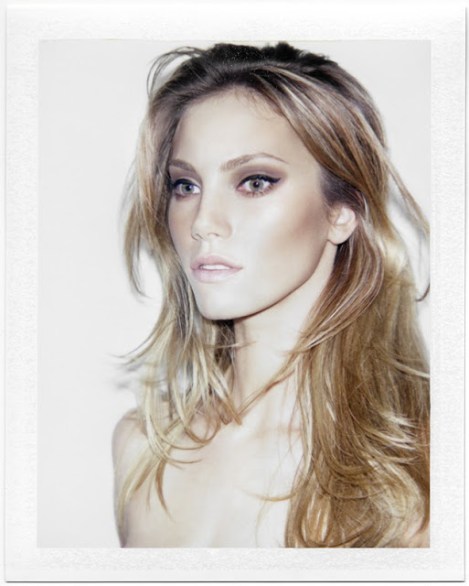 Ayanil_RobinBlack_BeautyIsBoring_01